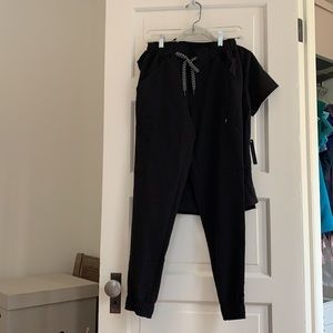 BNWT Jaanuu Scrub set black XS JOGGERS